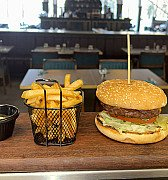 CHICKEN BURGER